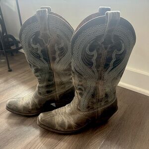 Women’s ariat boots